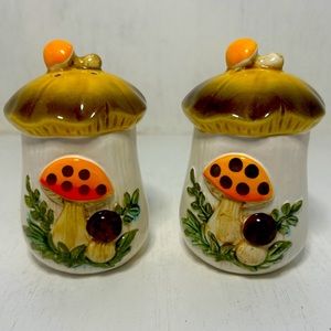 Vintage 1970s Sears "Merry Mushroom" Salt & Pepper Shaker Set w/ Stoppers 4.5”
